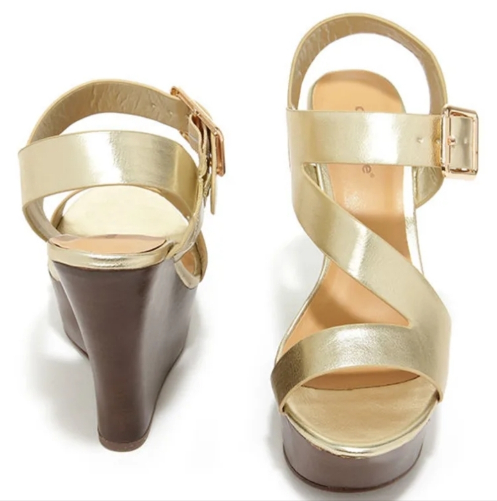 Lulus Dollhouse No Glitz No Glory Gold Wedge Sandals Vegan Leather Peep Toe 8.5